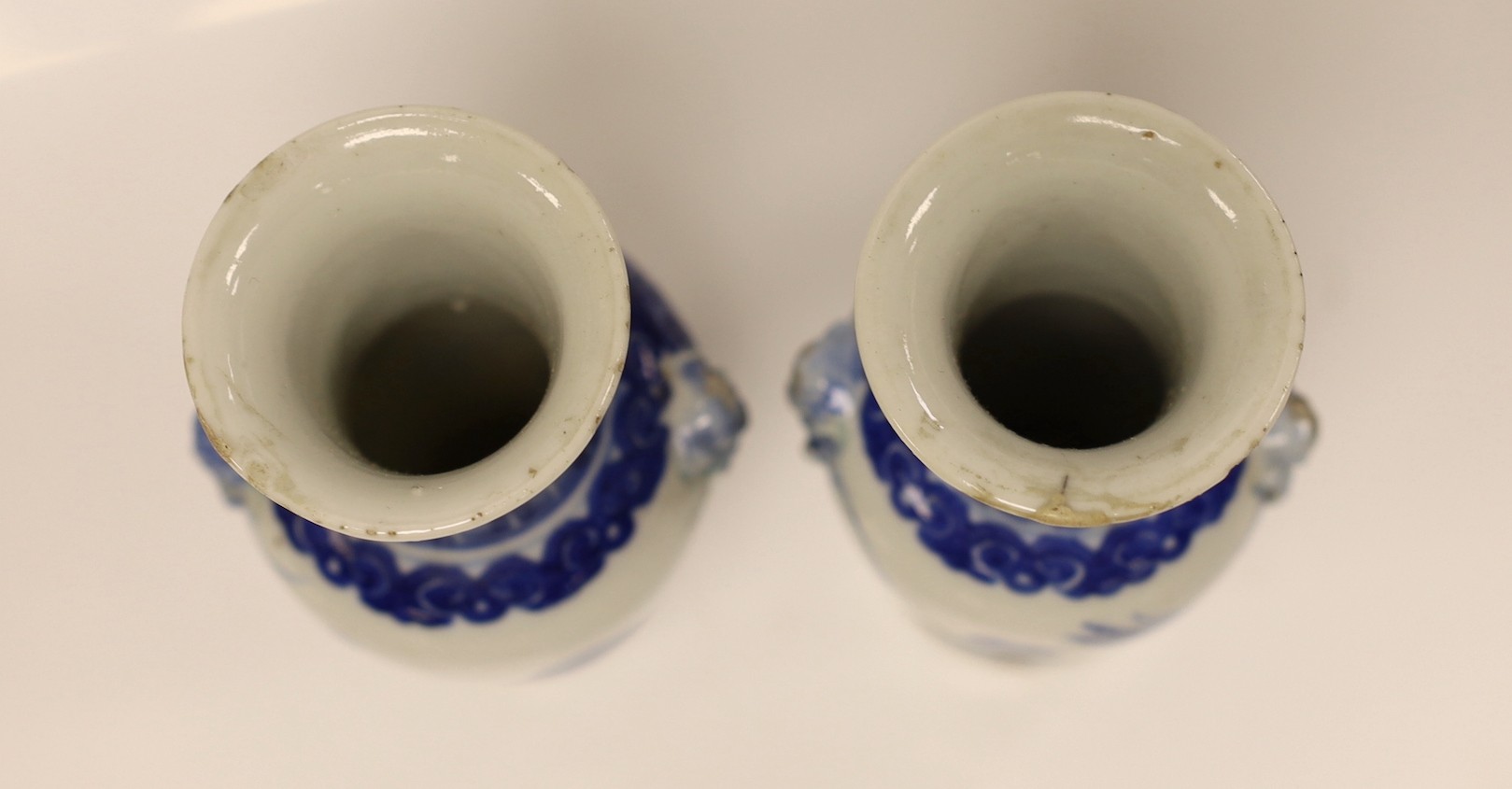 A pair of 19th century Chinese small blue and white vases, 12cms high